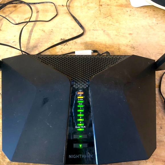 Netgear AX3000 Nighthawk AX4 4-Stream Wi-Fi 6 Router - RAX35 - Picture 1 of 14